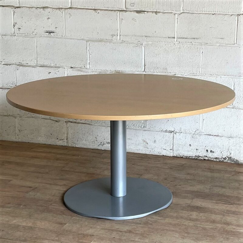 Circular Meeting Table 140cmDia 15100