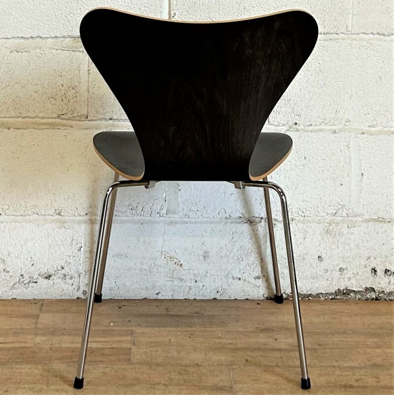 FRITZ HANSEN Series 7 Chair Dark Oak Arne Jacobsen 1168