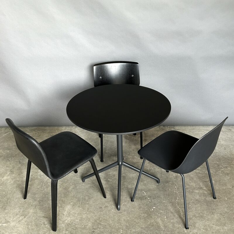 Set of 3 Chairs and Table MUUTO Still Cafe Table Black 15232