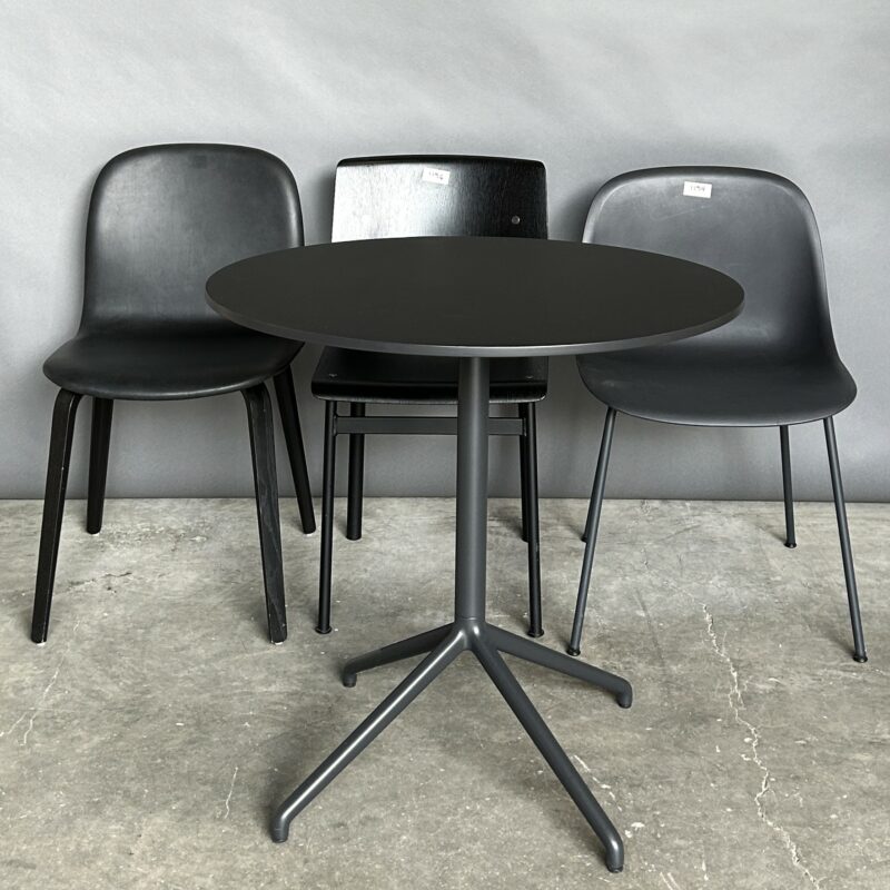 Set of 3 Chairs and Table MUUTO Still Cafe Table Black 15232