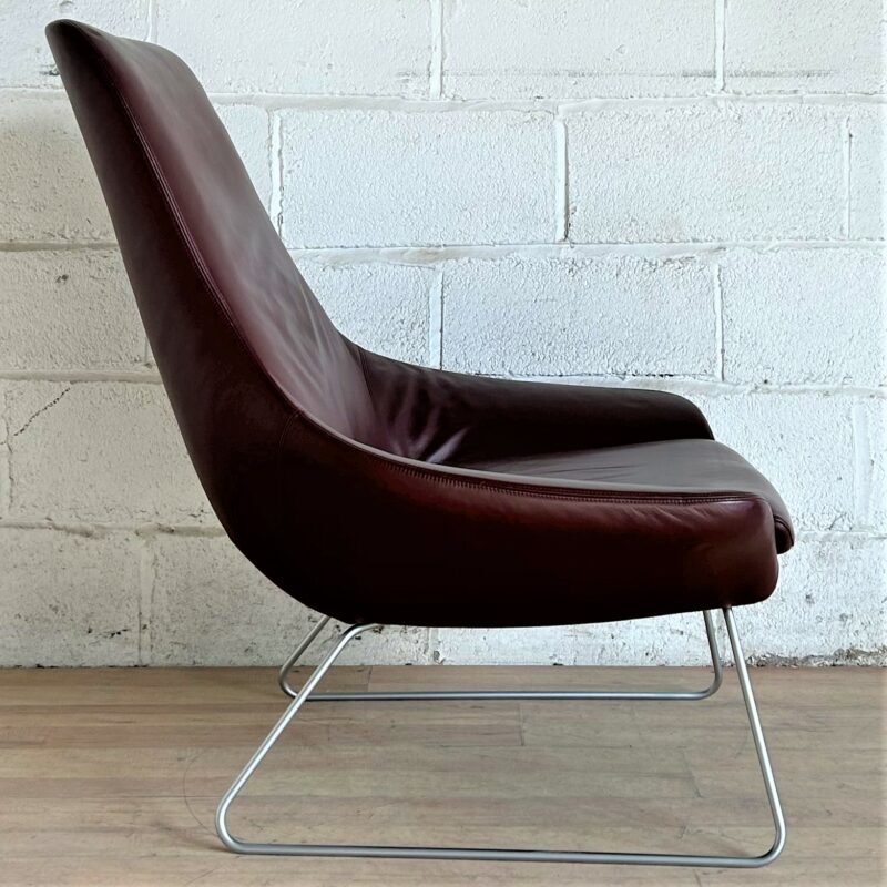 WALTER KNOLL Flow Lounge Armchair Aubergine Leather 3062